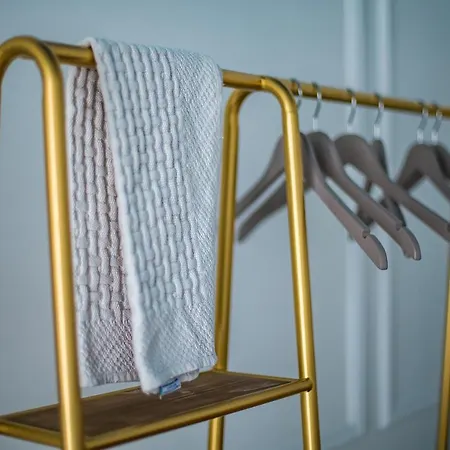 Hold - Luxury Nocleg ze śniadaniem 4*