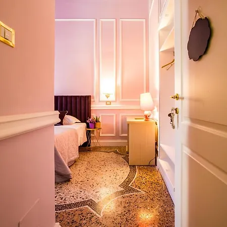 Hold - Luxury Bed and breakfast 4*
