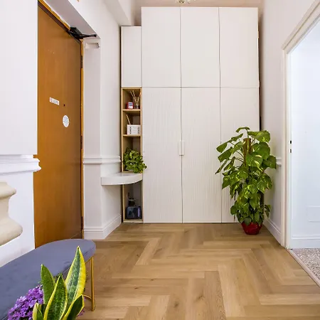 Hold - Luxury Nocleg ze śniadaniem