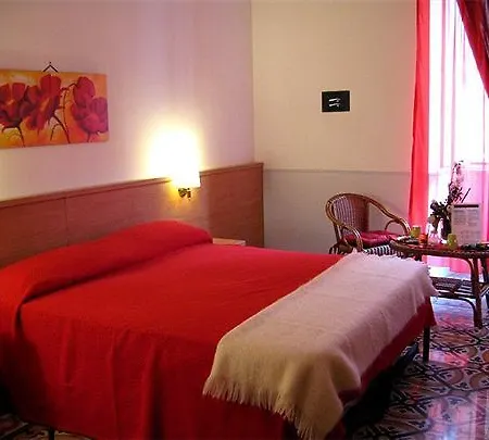 Hold - Luxury 4* Roma