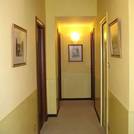 Hold - Luxury Bed and breakfast Roma