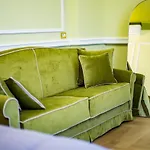 B&B Hold - Luxury 4*