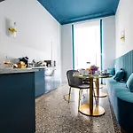 B&B Hold - Luxury 4*