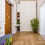 Hold - Luxury B&B
