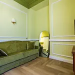 Hold - Luxury 4*