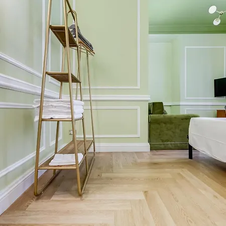 Nocleg ze śniadaniem Hold - Luxury 2*