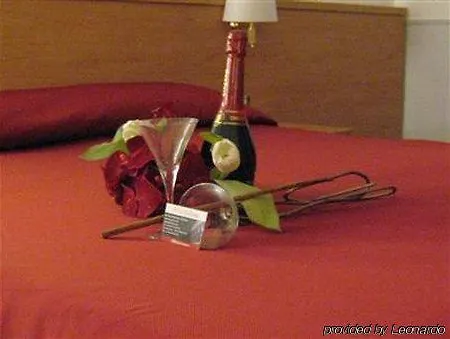Hold - Luxury Nocleg ze śniadaniem 2*