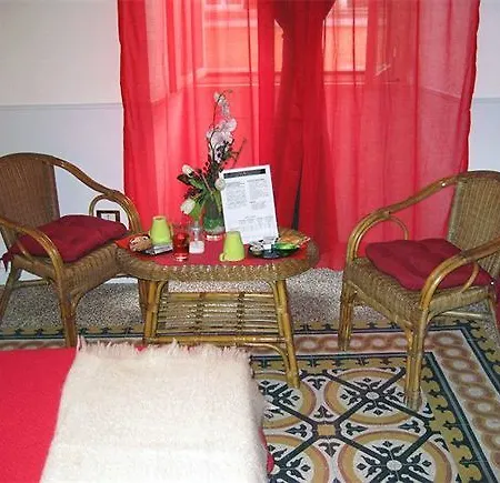 Nocleg ze śniadaniem Hold - Luxury 2*
