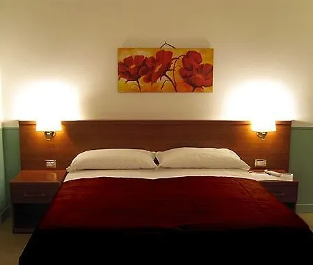 Nocleg ze śniadaniem Hold - Luxury 2*
