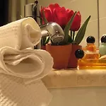 Hold - Luxury Bed & Breakfast
