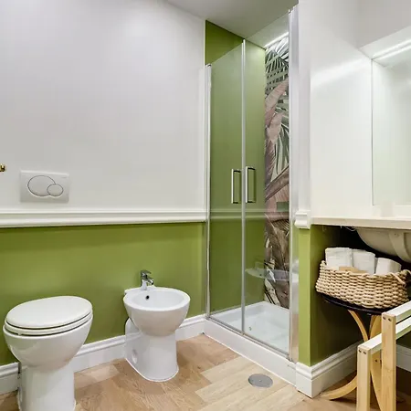Hold - Luxury 4* Roma