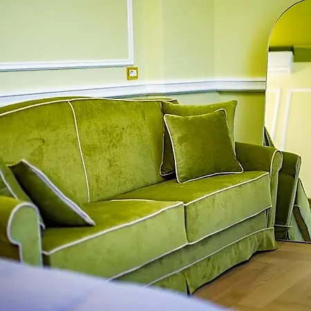 Hold - Luxury Bed and breakfast Roma