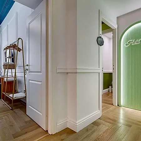 Hold - Luxury Bed and breakfast Roma