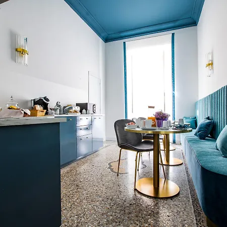Bed & Breakfast Hold - Luxury 4*