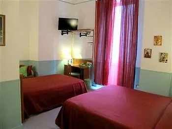 Hold - Luxury 2* Rome