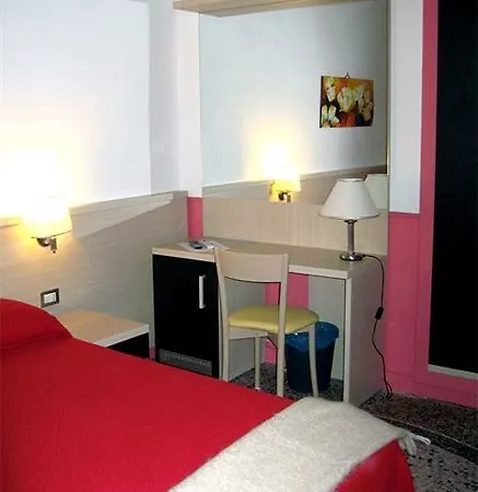 Hold - Luxury 2* Rome